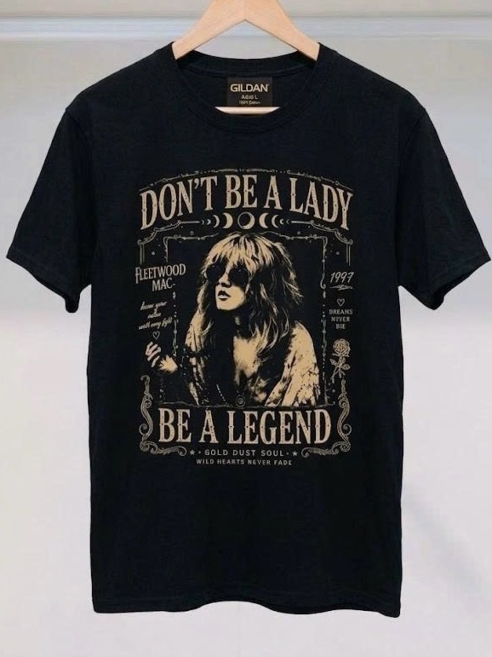 Dont Be A Lady Be A Legend Shirt Vintage Stevie Nicks Rock Band Graphic Tee
